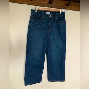 Loft wide leg petite jeans size 28/6. Perfect crop if you are regular.